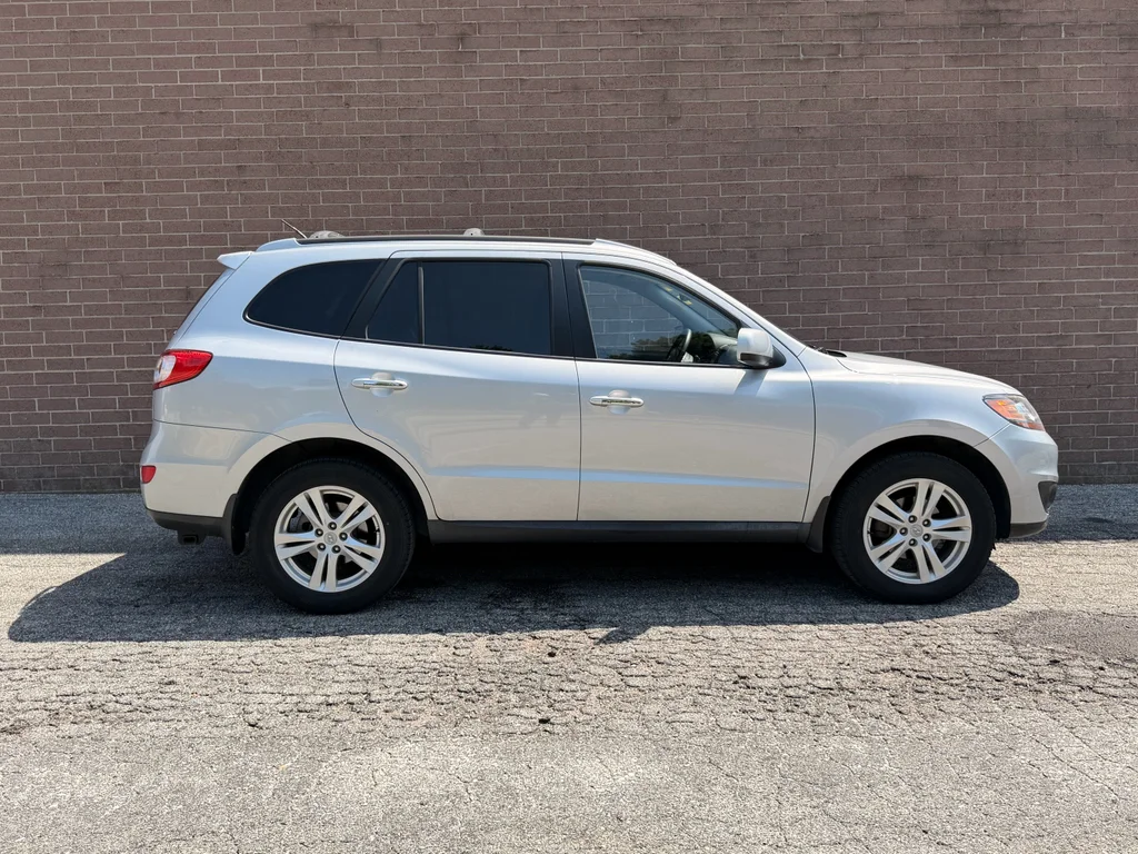 Used 2010 Radiant Silver Hyundai Limited image 6