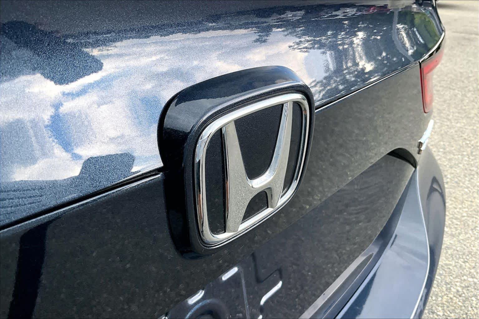 Used 2020 Cosmic Blue Metallic Honda Touring image 31