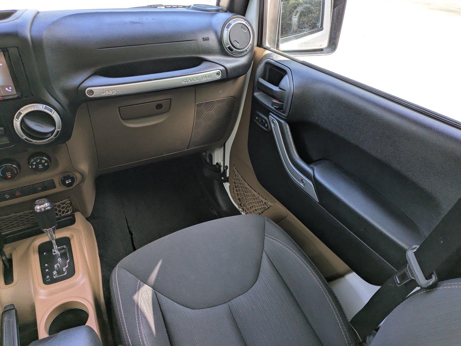 Used 2015 Bright White Clearcoat Jeep Rubicon image 17