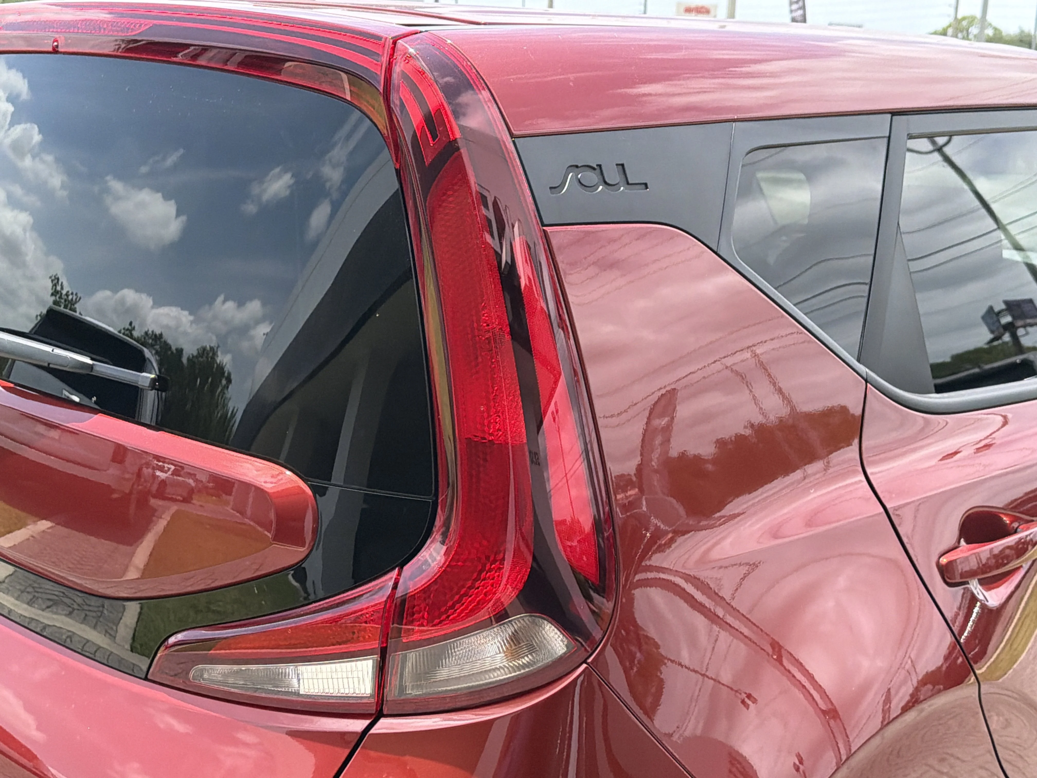 Used 2022 Mars Orange Kia LX image 10