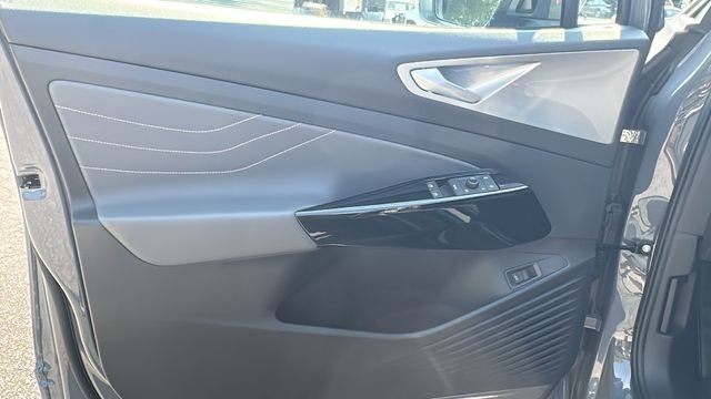 Certified Used 2025 Gray Volkswagen Pro S image 10