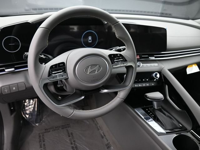 Certified Used 2025 White Hyundai SEL Convenience image 17