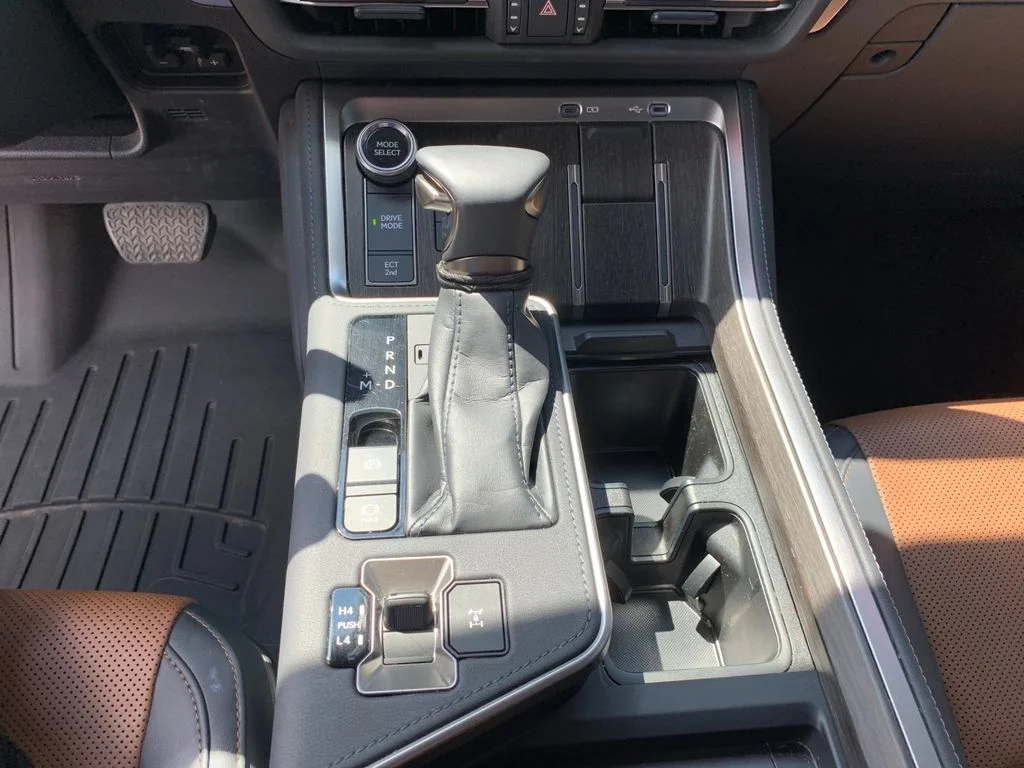 Used 2024 White Lexus 550 Premium image 26