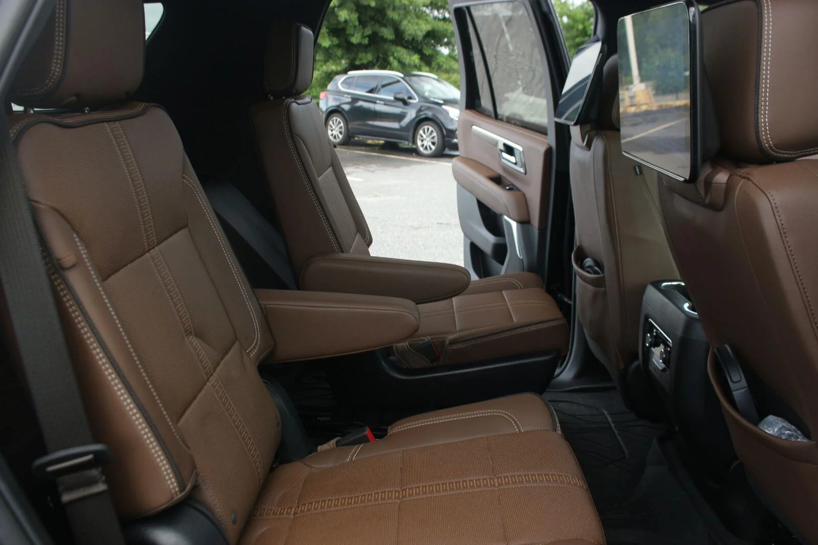 Used 2025 Black Chevrolet High Country image 38