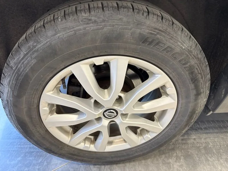 Used 2019 Blue Nissan S image 8