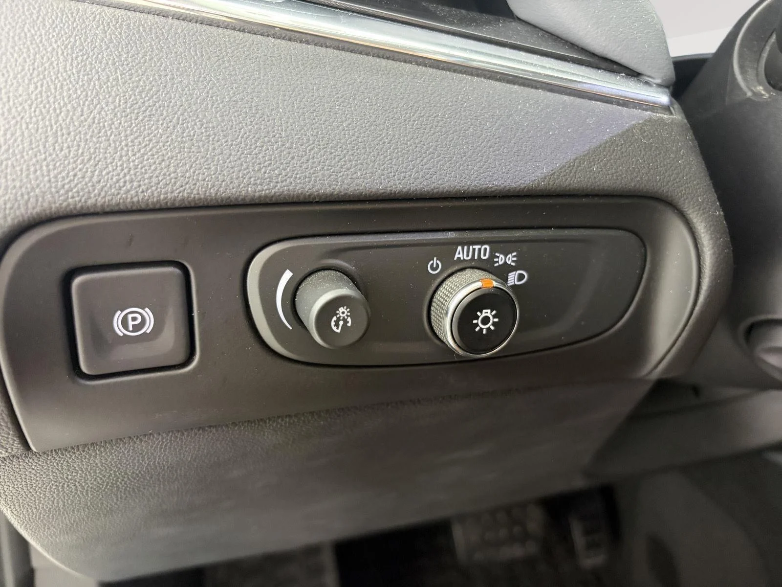 Used 2019 Satin Steel Metallic Buick Premium image 15