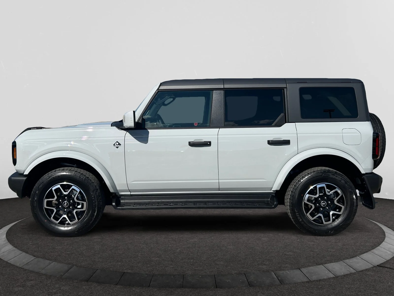 New 2026 Avalanche Grey Ford Outer Banks image 2