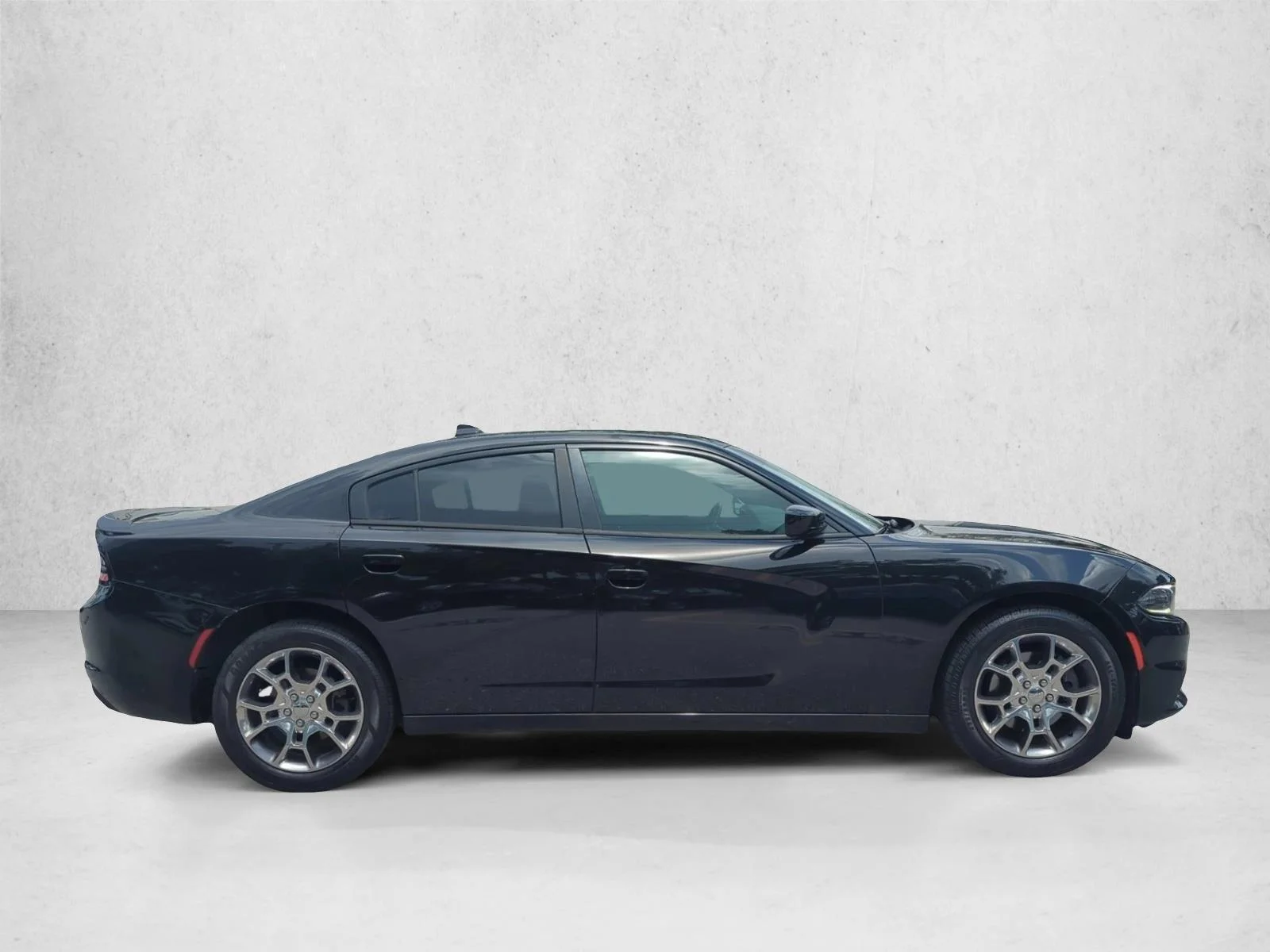 Used 2016 Pitch Black Clearcoat Dodge SXT image 4
