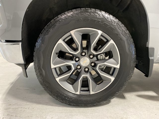 Used 2024 Slate Gray Metallic Chevrolet LT image 31