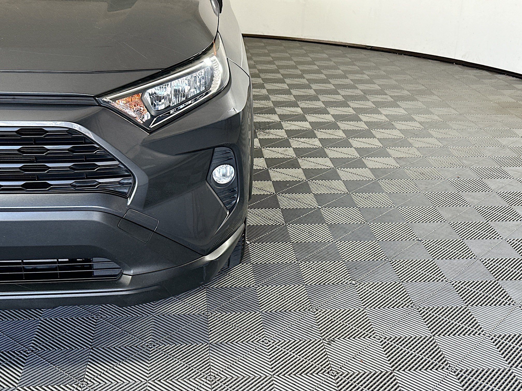 Used 2019 Magnetic Gray Metallic Toyota XLE image 9