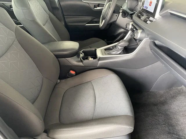 2025 Toyota RAV4 XLE - Photo 10