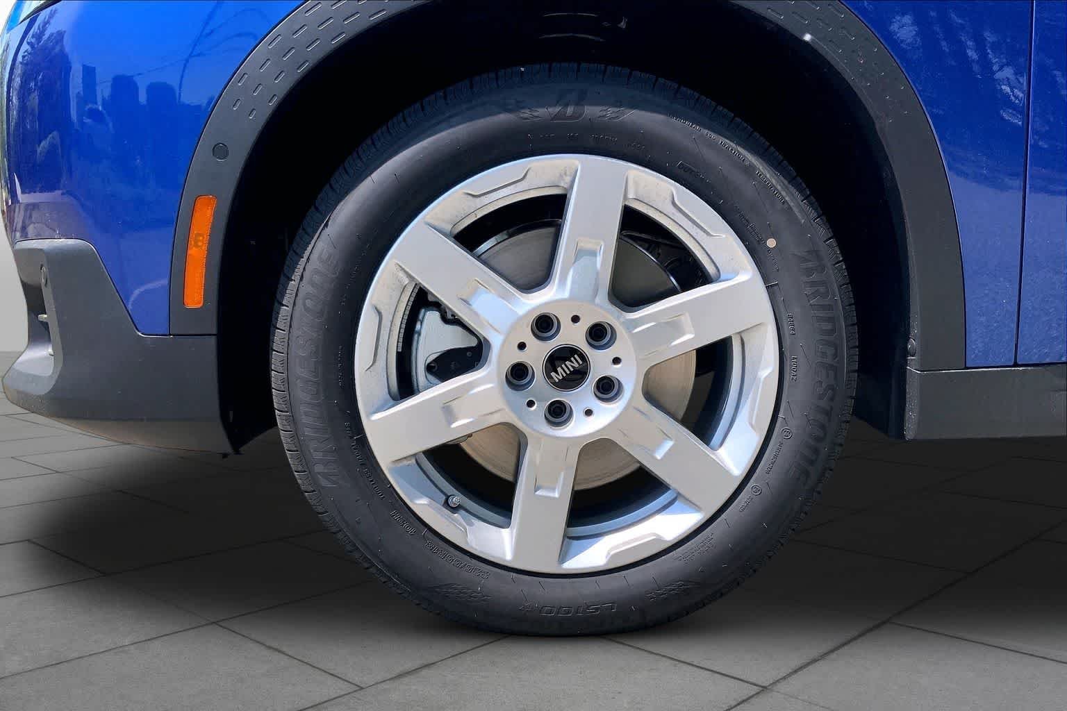 New 2027 Blazing Blue Metallic MINI Signature Plus image 11