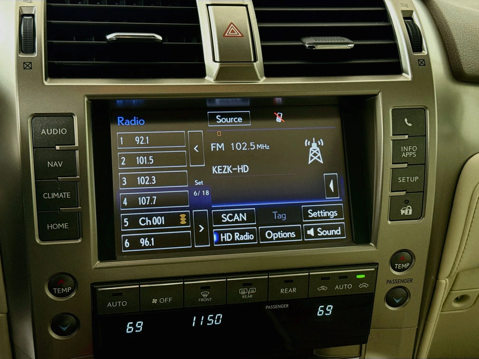 Used 2019 Starfire Pearl Lexus 460 image 15