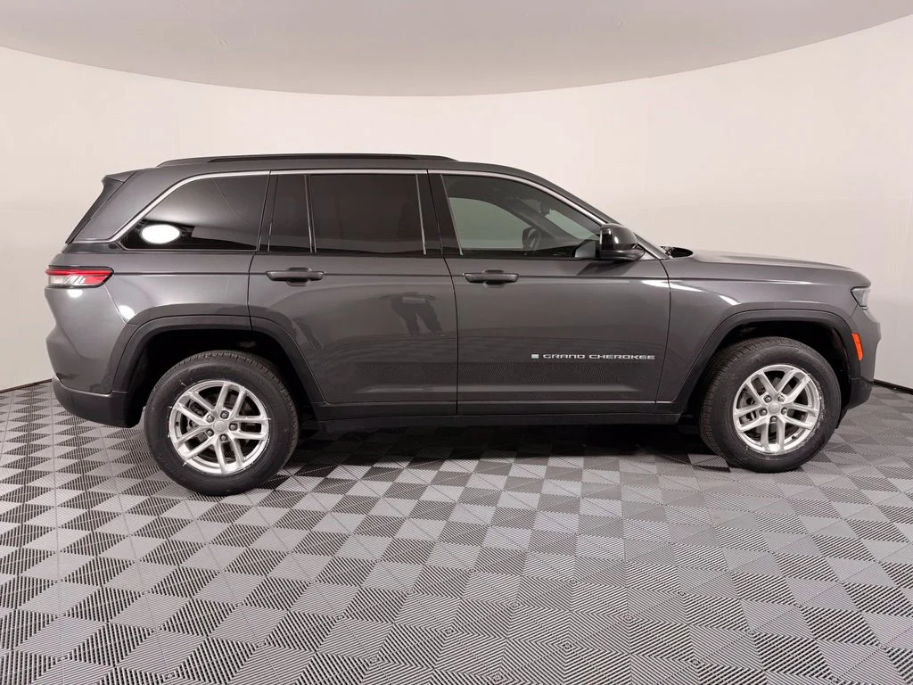 Used 2024 Gray Jeep Laredo X image 7