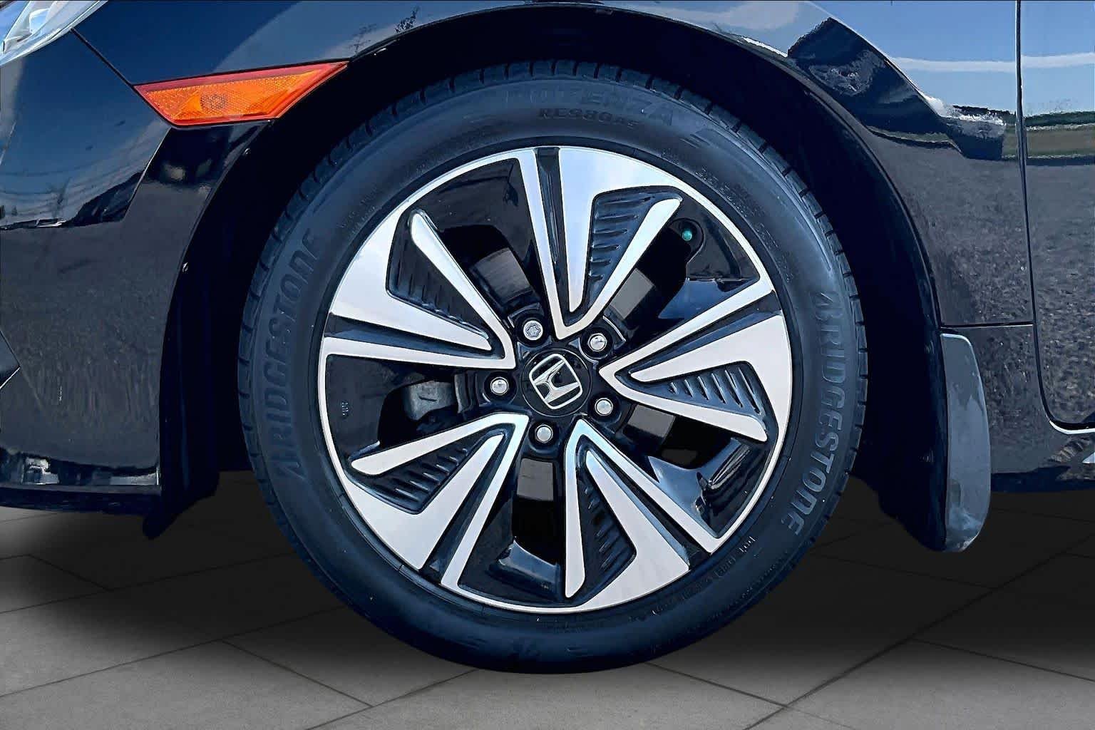 Used 2016 Crystal Black Pearl Honda EX-L image 10