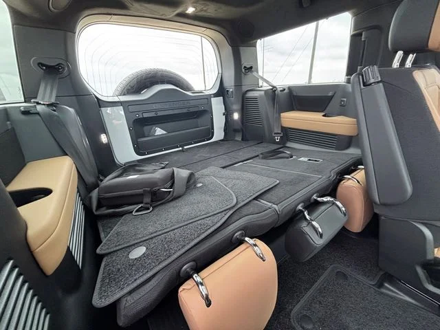2026 Land Rover Defender V8 - Photo 17