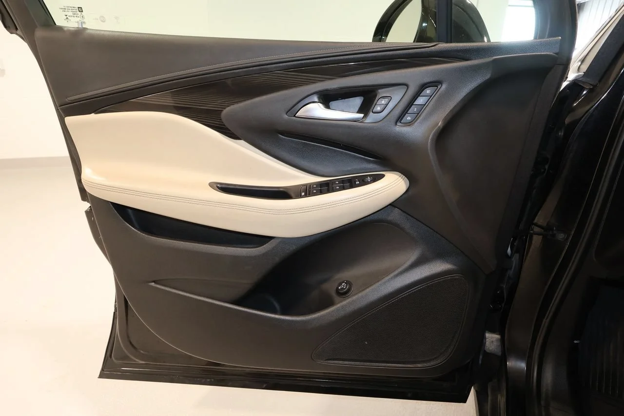 Used 2019 EBONY TWILIGHT METALLIC Buick Essence image 12