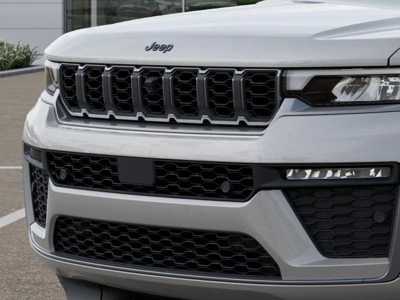 New 2026 Silver Zynith Exterior Paint Jeep Limited Reserve image 11