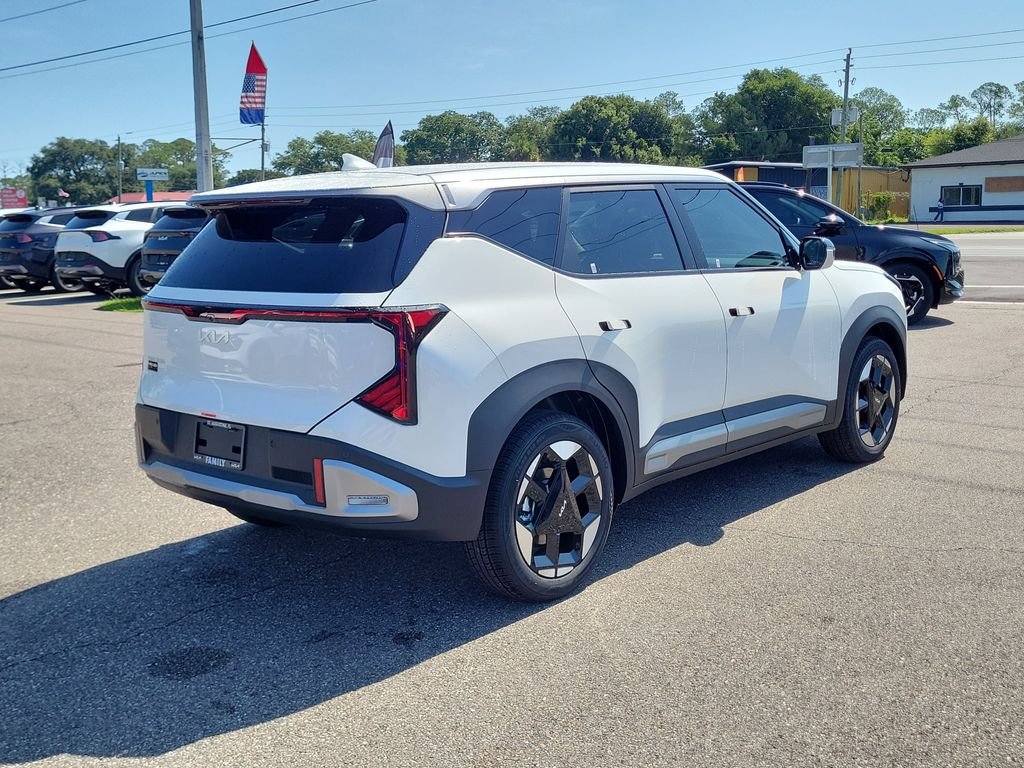 New 2027 White Kia S image 6