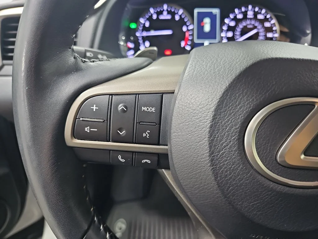 Used 2022 White Lexus 350 image 19