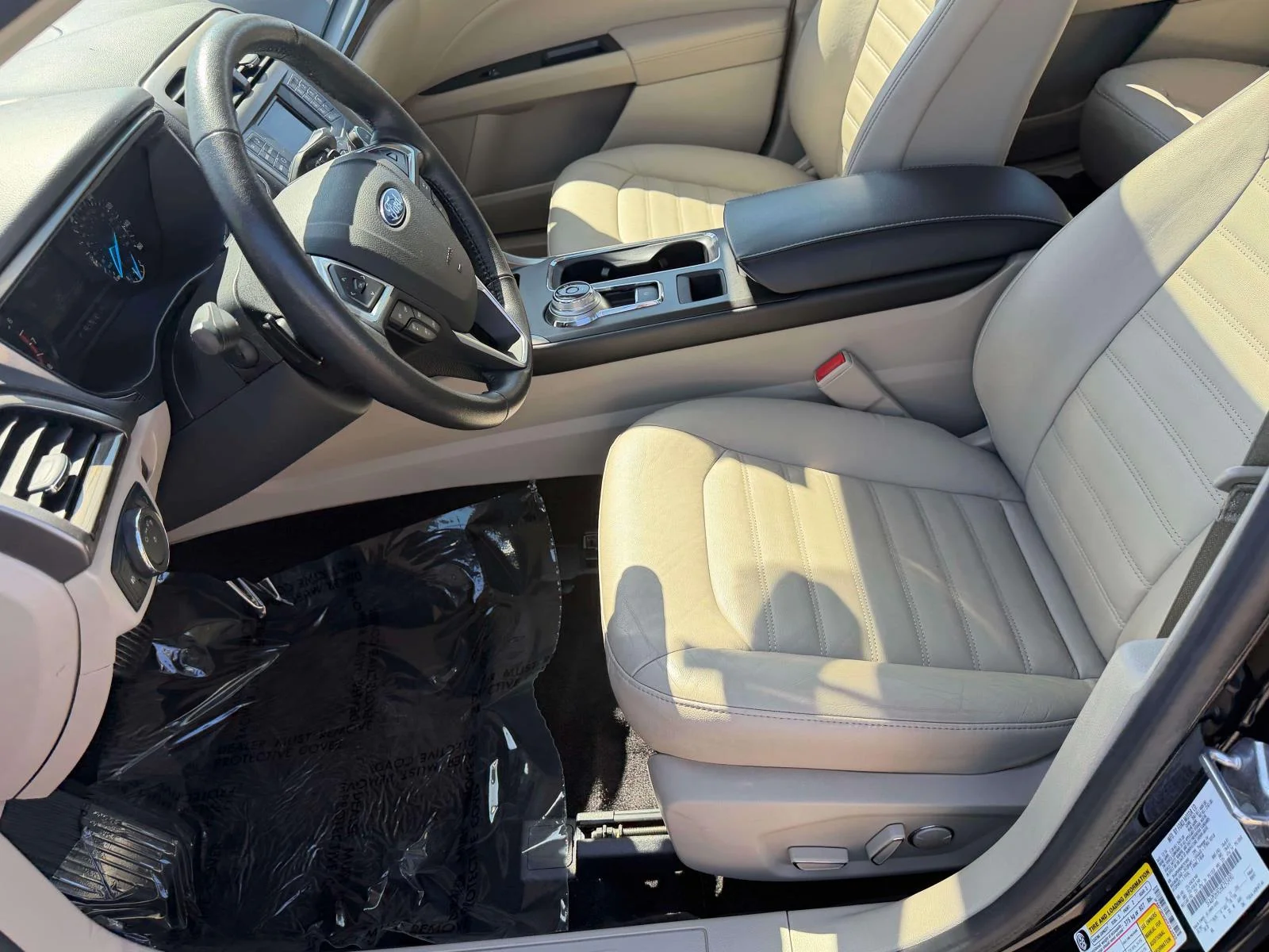 Used 2017 Shadow Black Ford SE image 26
