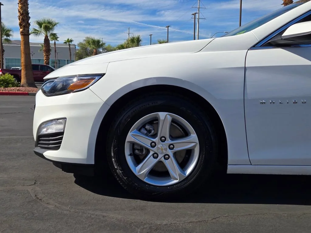 Used 2024 Summit White Chevrolet 1LT image 9