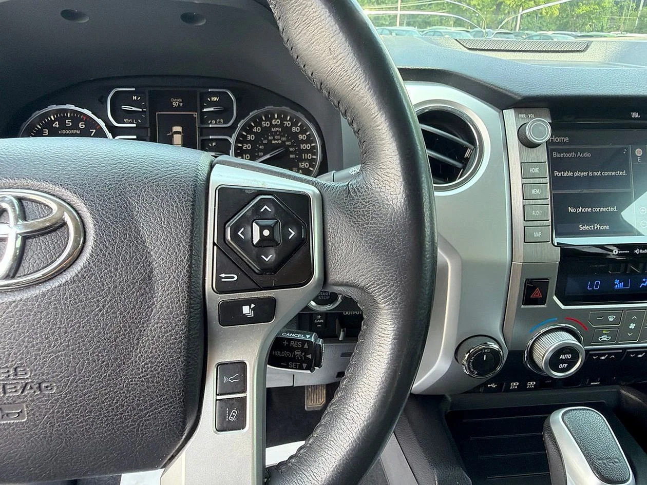 Used 2021  Toyota Limited image 16