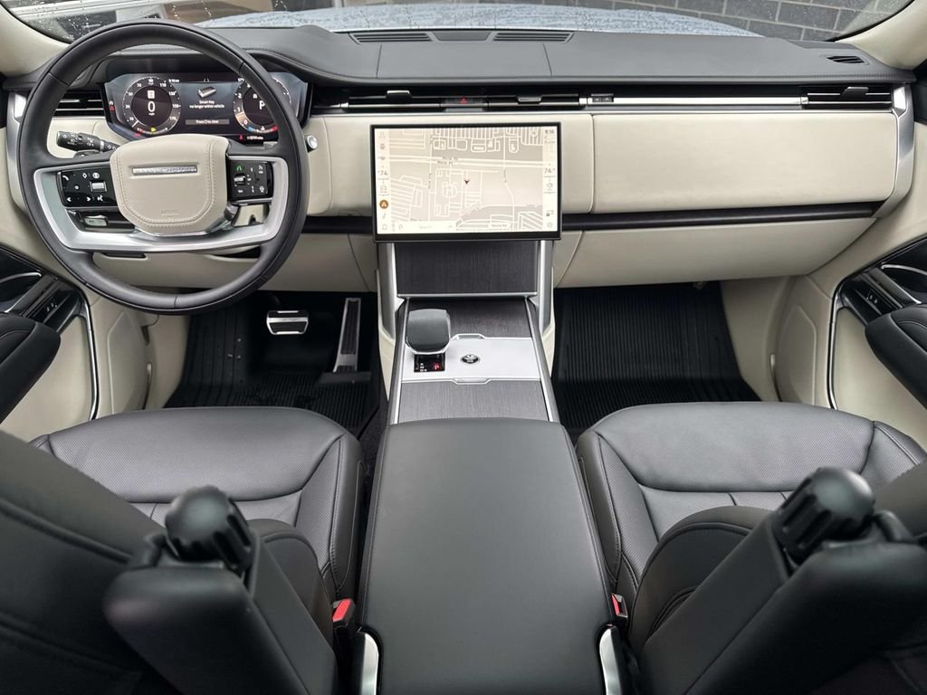 Certified Used 2024 Hakuba Silver Metallic Land Rover SE image 18