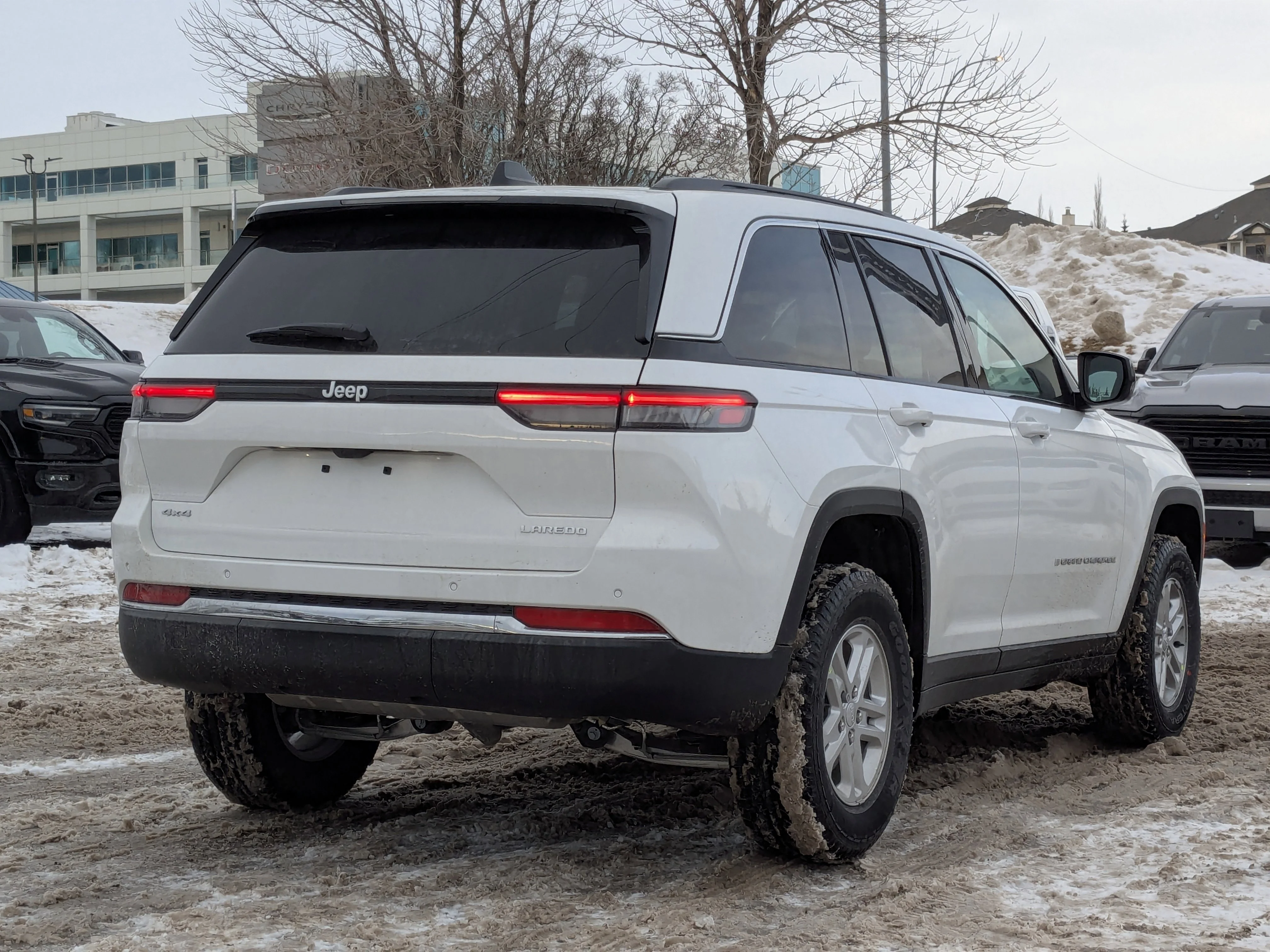 New 2025 White Jeep Laredo - - HEATED SEATS & STEERING - ADAPTIVE CRUISE - LED LIGHTING & TONS MORE! image 8