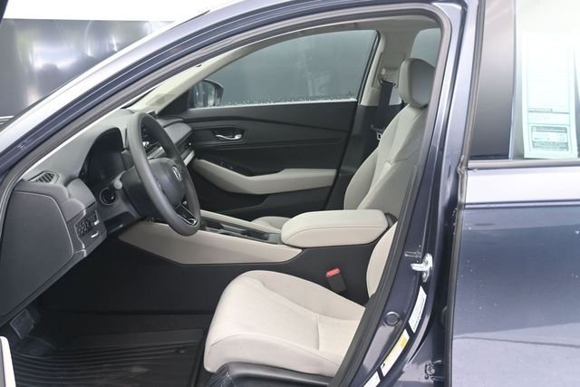 New 2026 Meteorite Gray Metallic Honda SE image 15