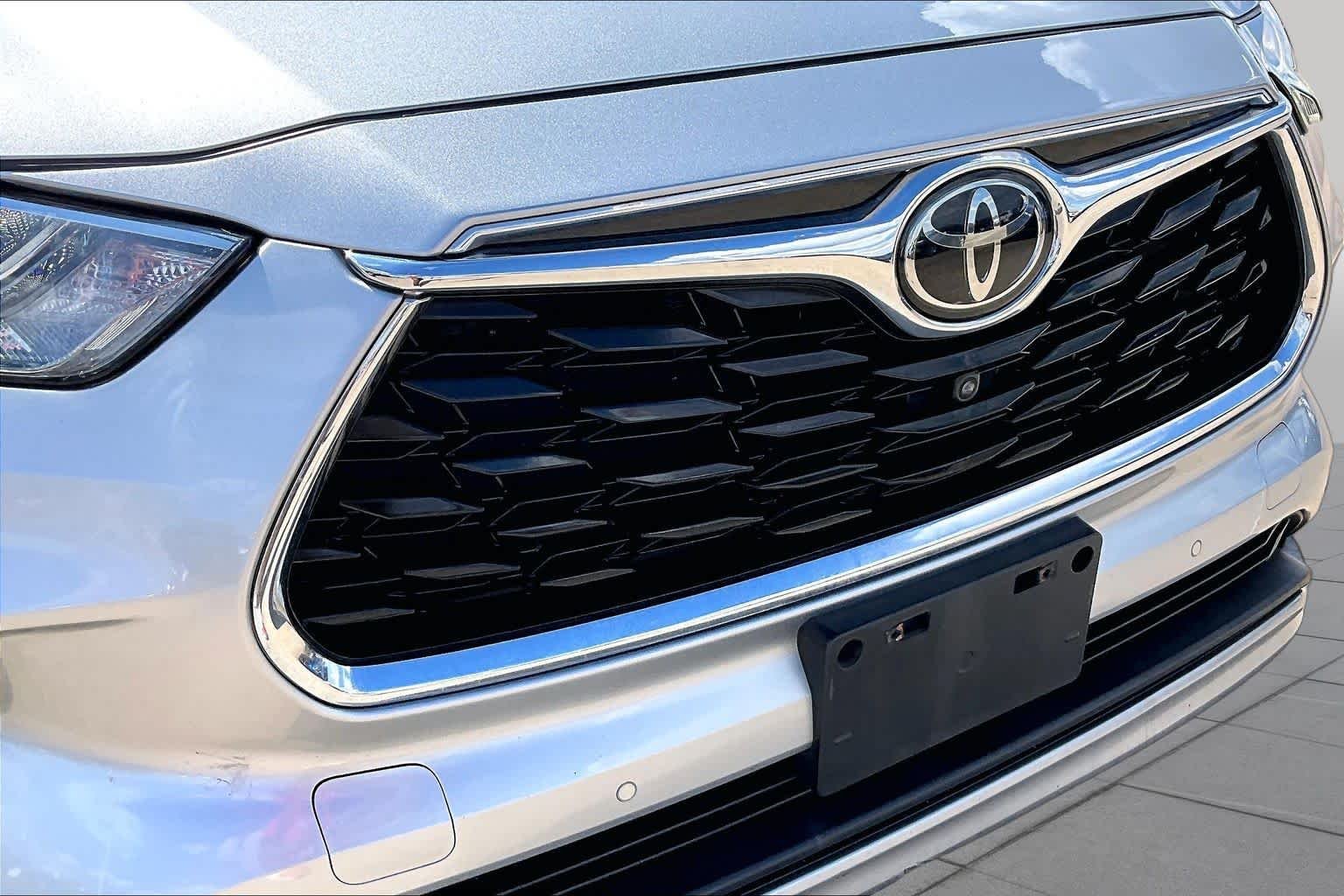 Used 2021 Celestial Silver Metallic Toyota Platinum image 30