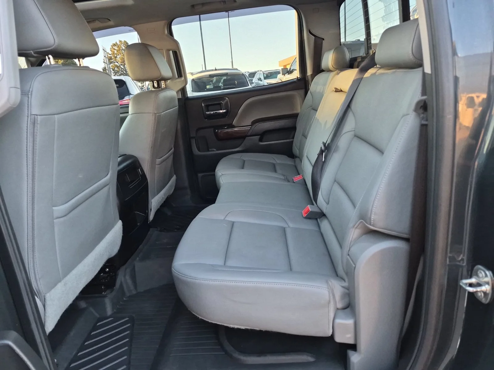 Used 2018 Dark Slate Metallic GMC SLT image 19