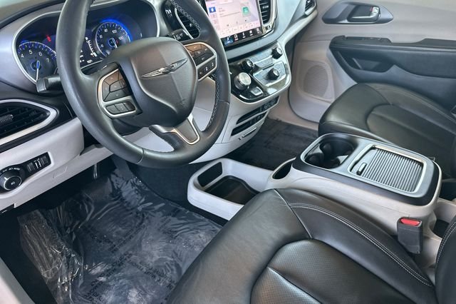 Certified Used 2022 White Chrysler Touring L image 10