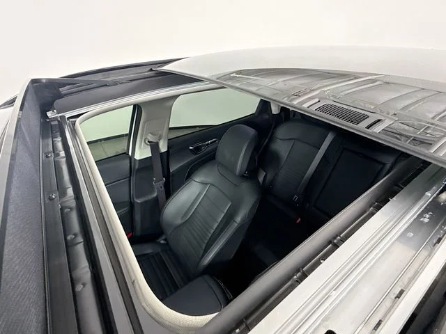 Used 2025 White Kia SX-Prestige image 23