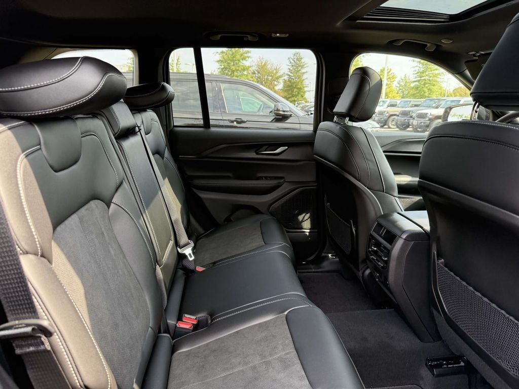 2025 Jeep Grand Cherokee Altitude - Photo 15