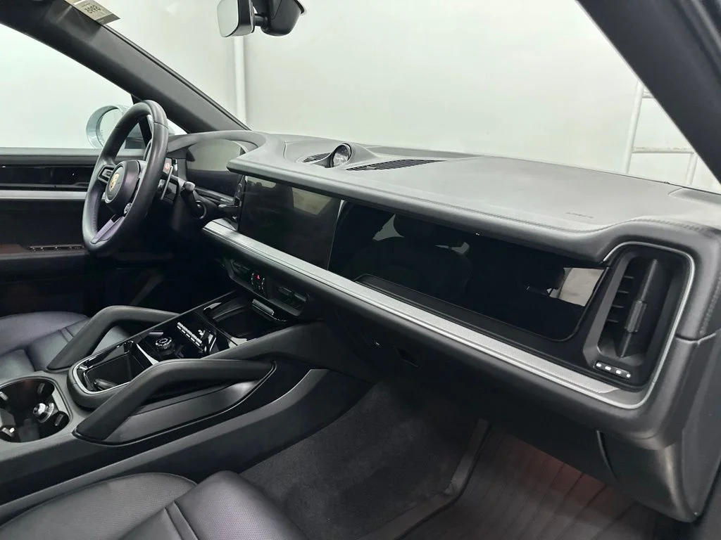 Used 2024  Porsche Base image 26