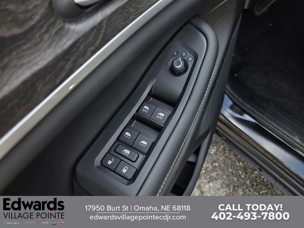 New 2026 Diamond Black Crystal Pearlcoat Jeep Limited image 11