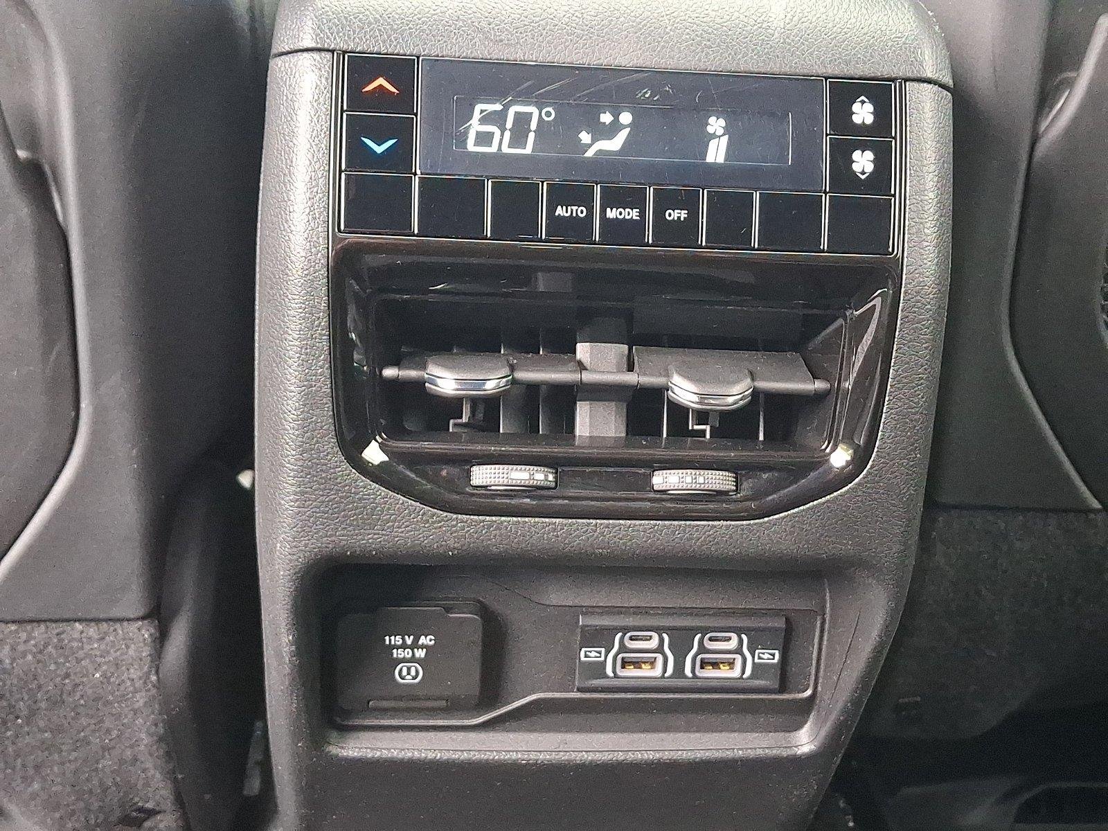 Used 2023 Diamond Black Crystal Pearlcoat Jeep Altitude X image 12