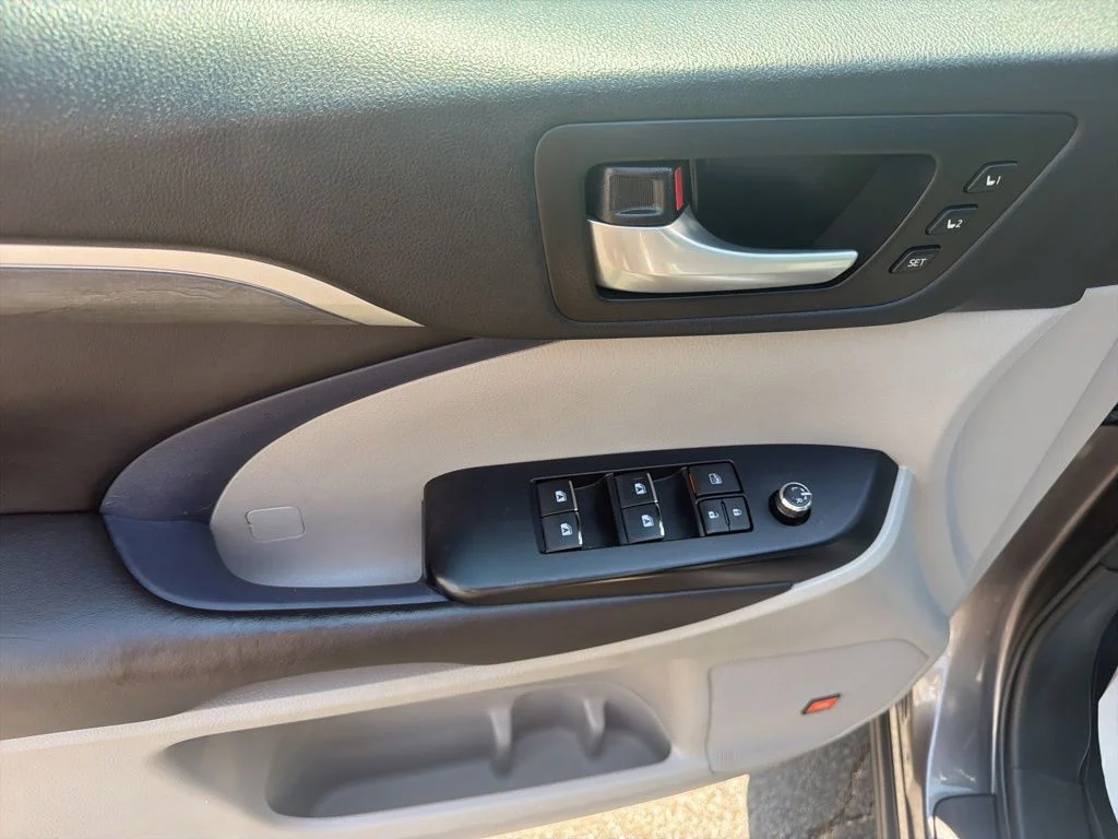 Used 2018 Gray Toyota Limited image 20