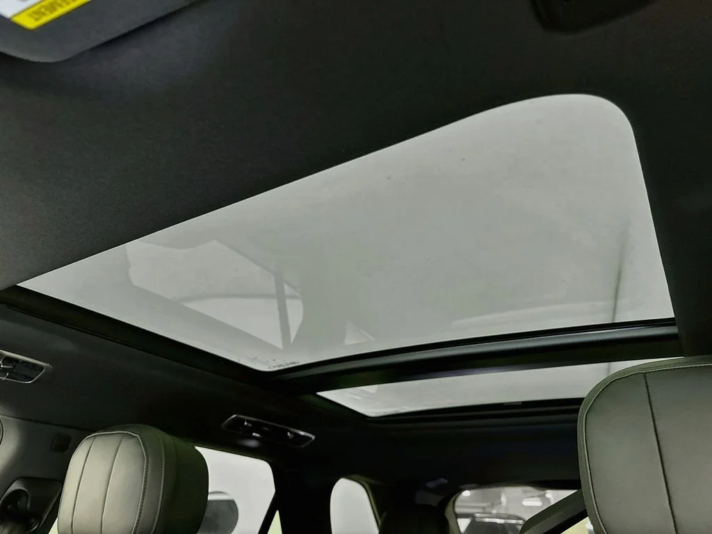 New 2027 Santorini Black Land Rover Dynamic SE image 22