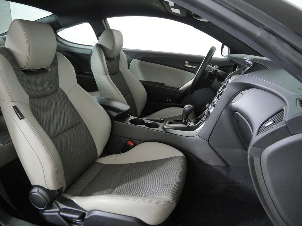 Used 2015 Black Hyundai 3.8 image 20