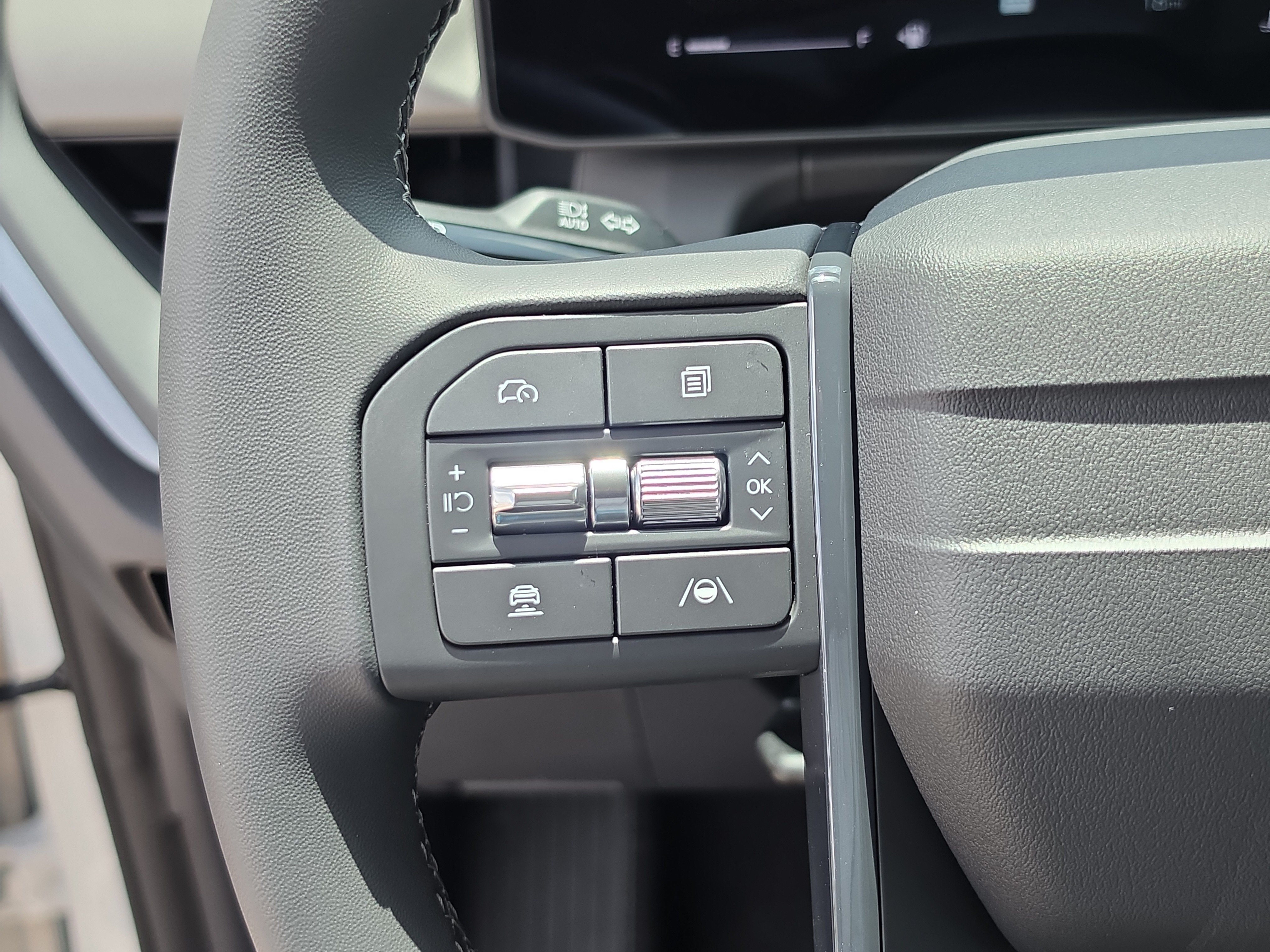 New 2027 Snow White Pearl Kia LX image 29
