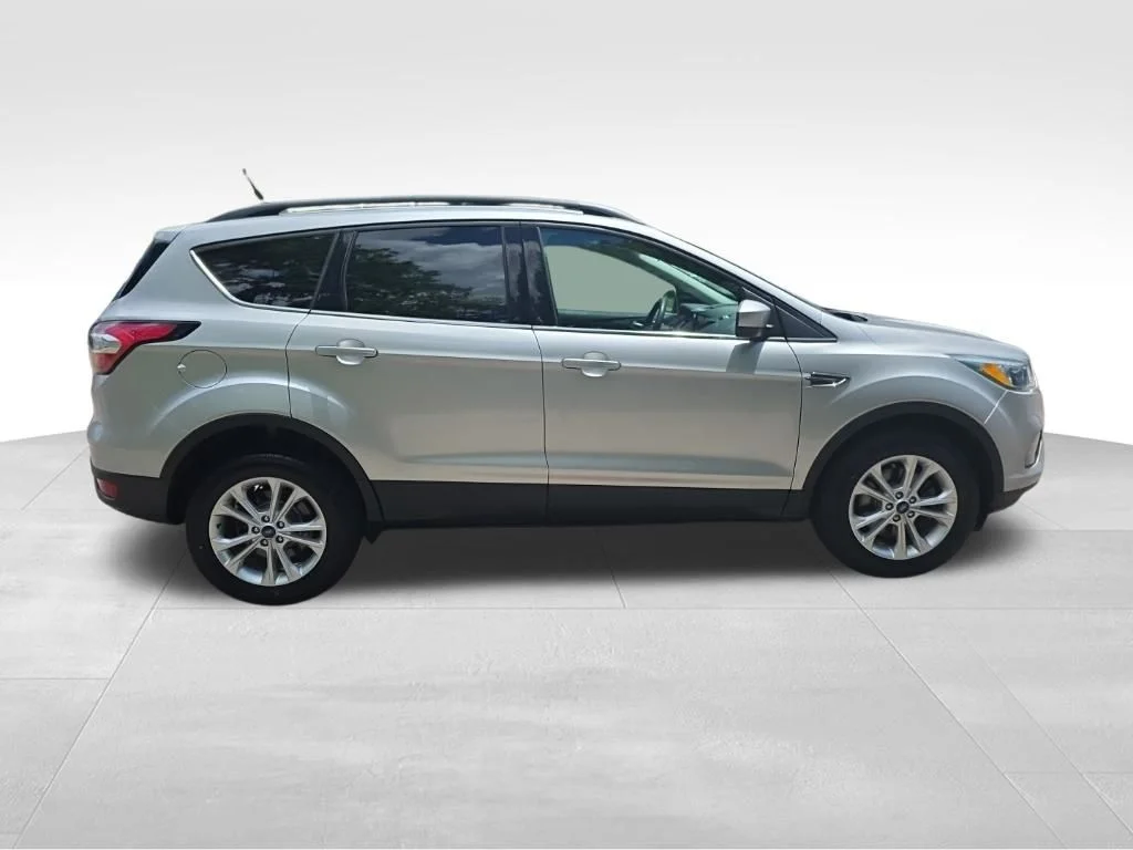 Certified Used 2018 Ingot Silver Ford SE image 4