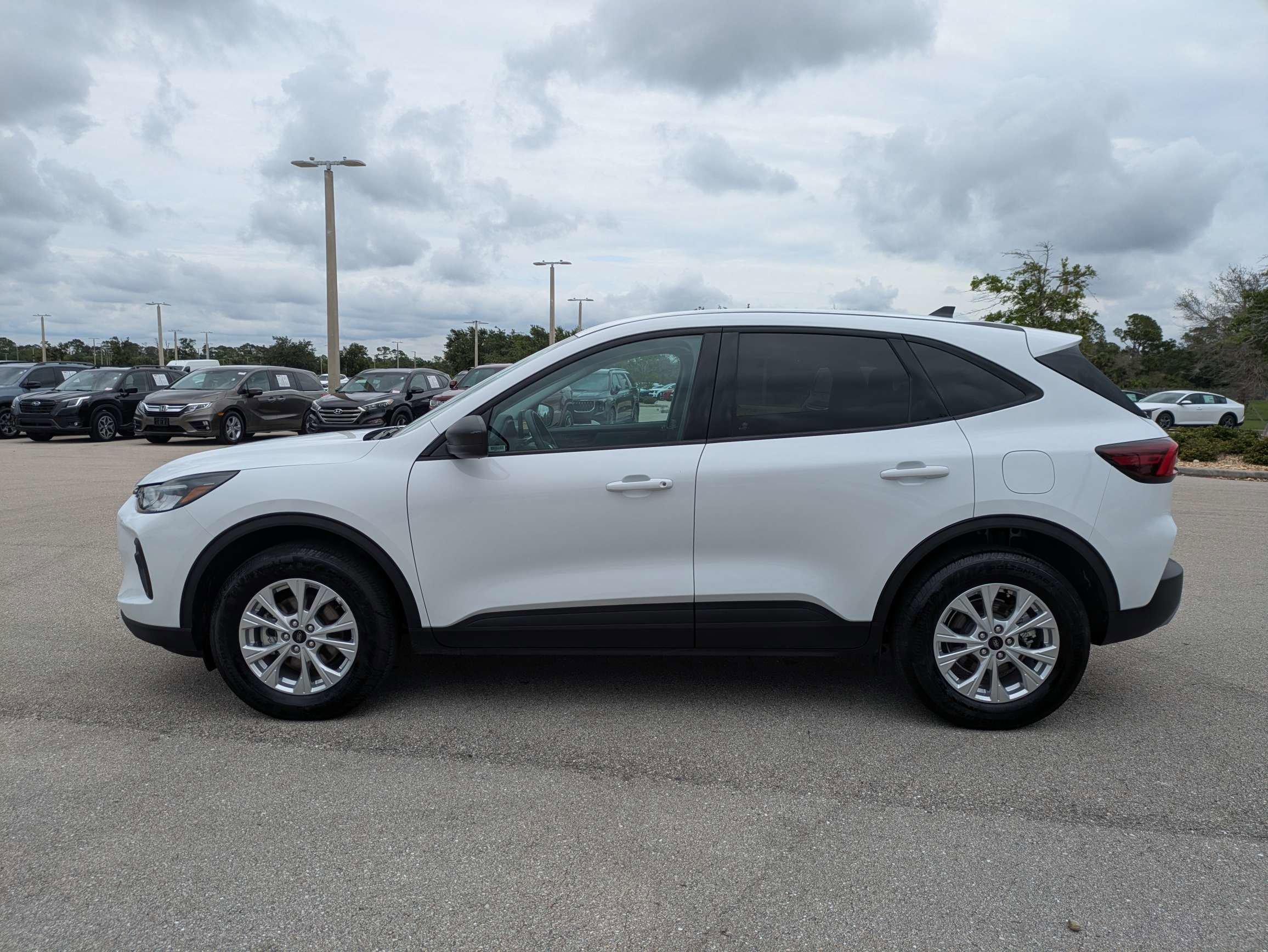 Used 2025 Oxford White Ford Active image 8