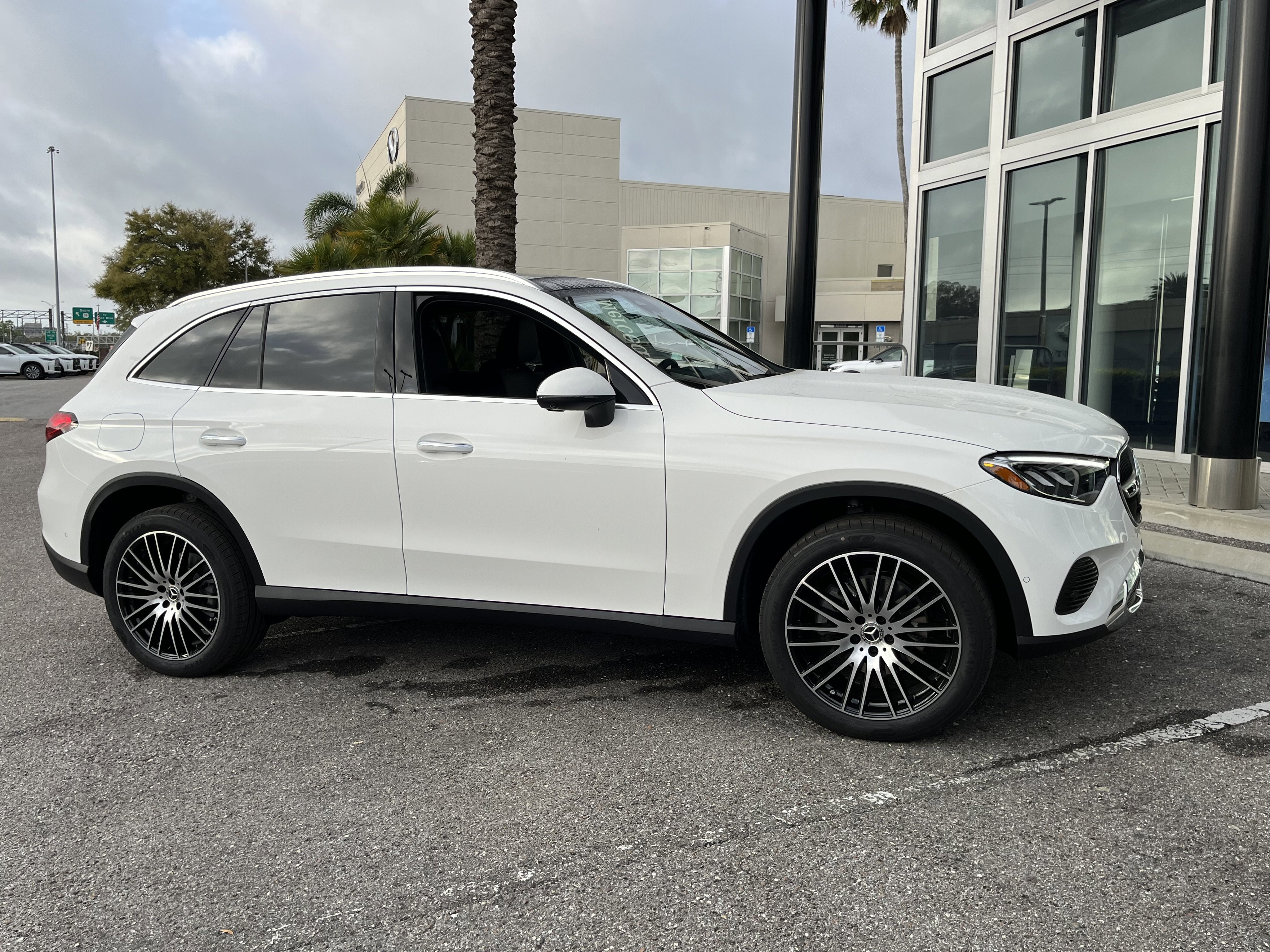 New 2026 POLAR WHITE Mercedes-Benz GLC 300 image 9