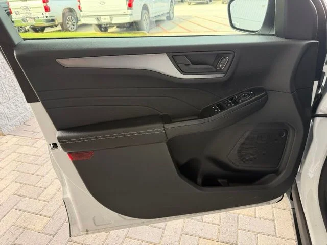 Used 2025 Oxford White Ford Active image 6
