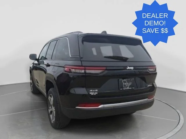 New 2026 Diamond Black Crystal Pearl-Coat Exterior Paint Jeep Limited image 8