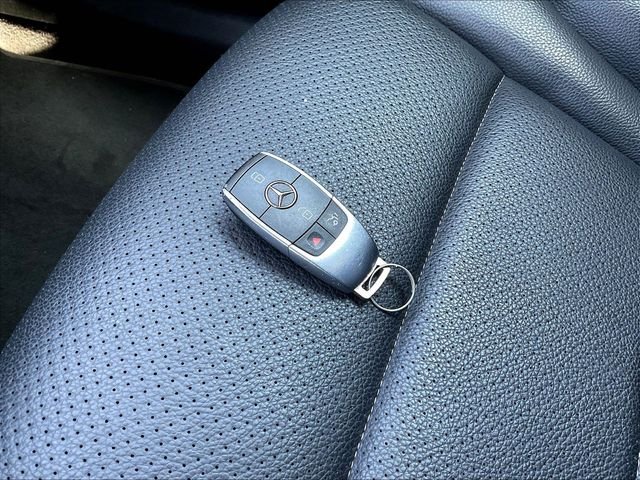 Used 2022 Gray Mercedes-Benz GLC 300 image 35