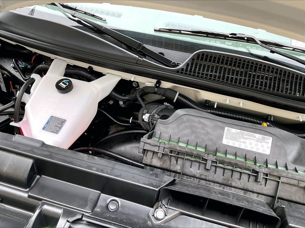 Used 2025 Summit White Chevrolet LT image 33