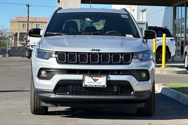 New 2026 Silver Zynith Metallic Clearcoat Jeep Latitude image 12